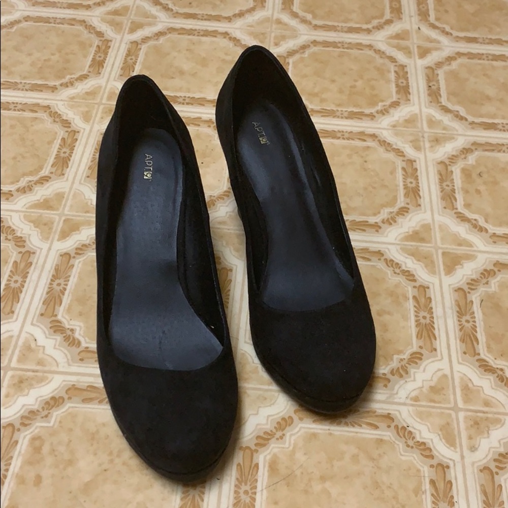 Black: Ladies wedges